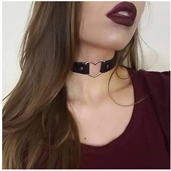 Punk Gothic Vegan Leather Choker with Heart Ring - Picture 4 of 16